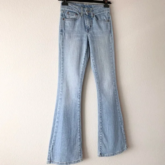 Y2k Levi’s flare denim light wash jeans